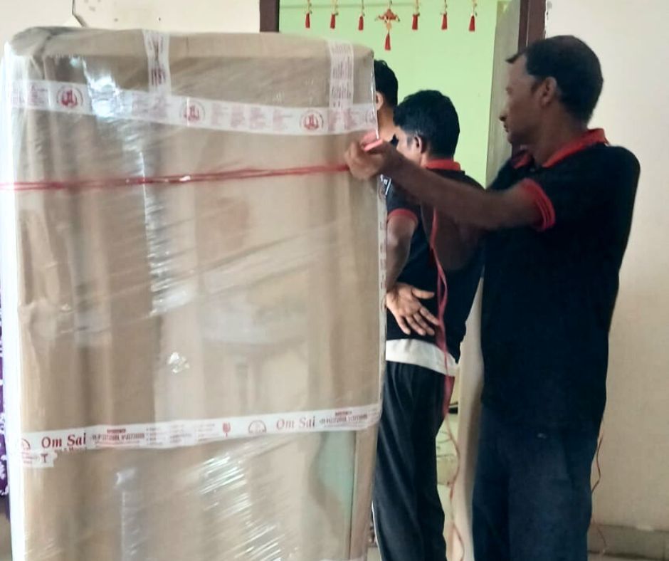 setting up all belonging by Packers and Movers in Motihari