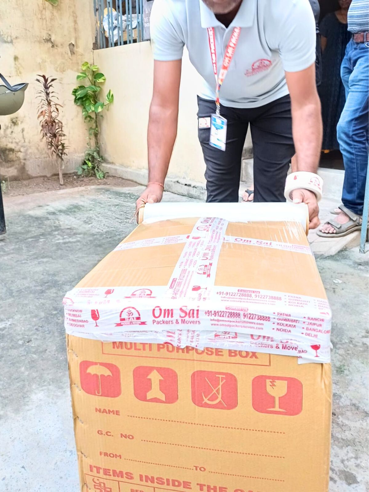 professional packers and movers in guwahati packing household good carefully